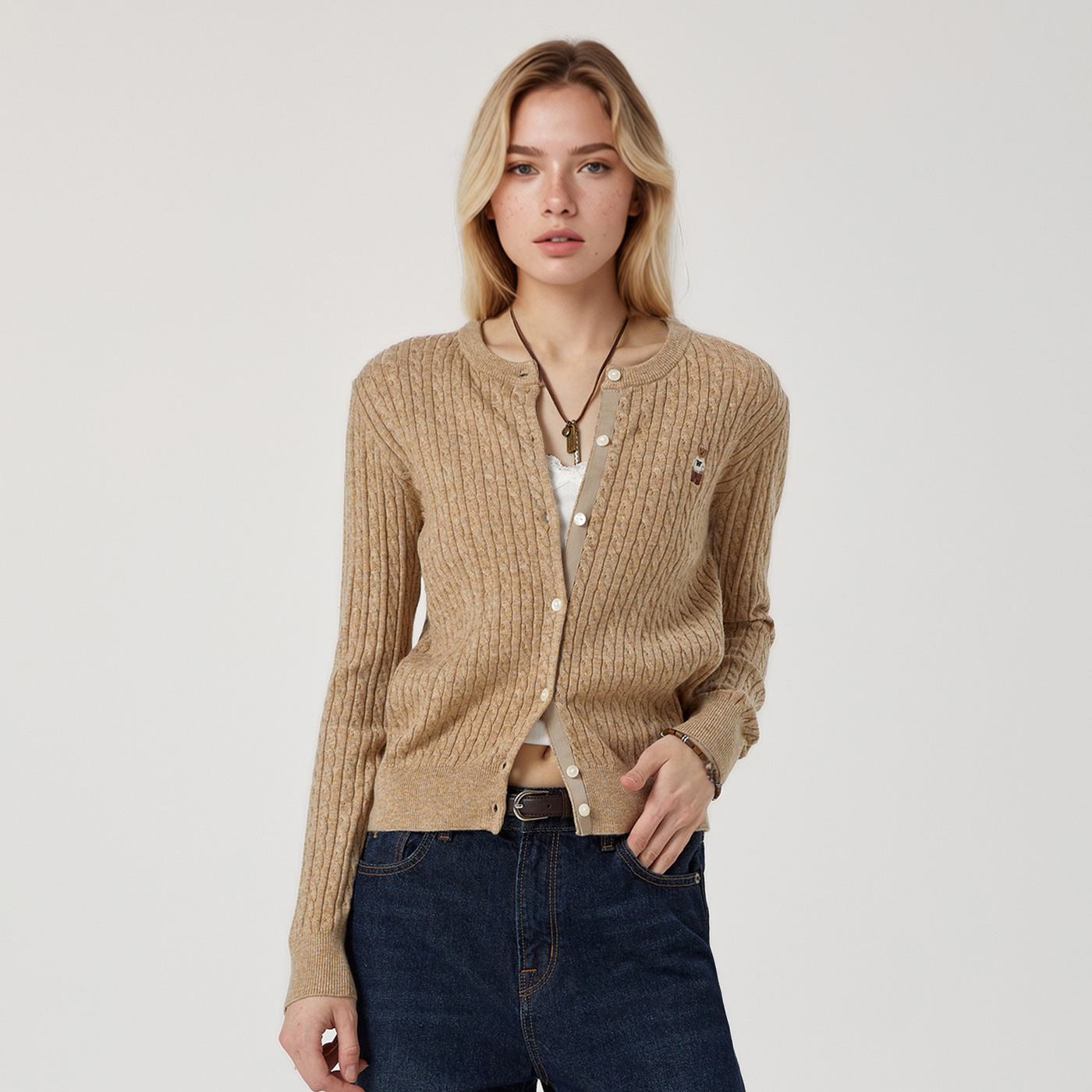 포근하고 따뜻한 울 가디건, 일상 속 스타일링에 딱이에요!