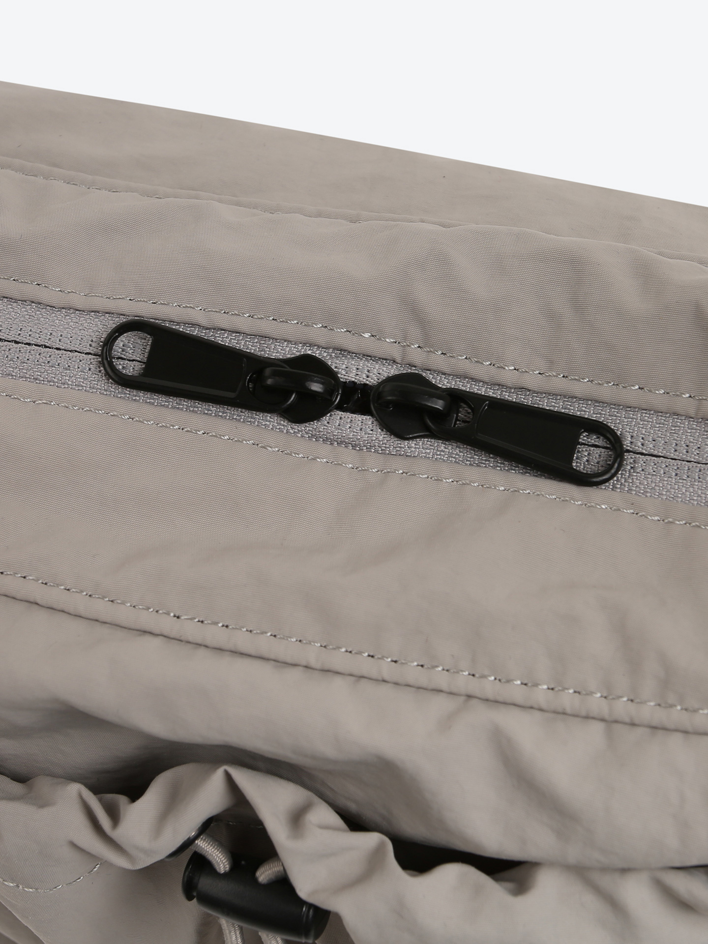 일상 속에서 딱 어울리는 나일론 스트링 스퀘어 호보백 추천