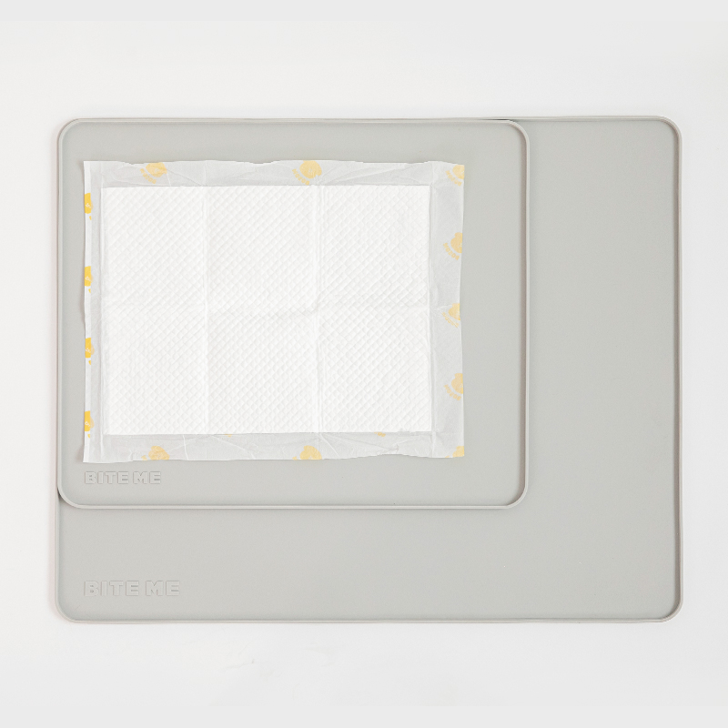 강아지 배변 훈련에 딱! 실리콘 소재의 편리한 배변매트 추천