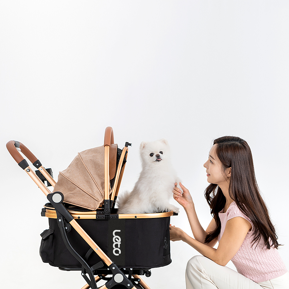 가볍고 접이식인 반려동물 유모차로 산책이 더 즐거워져요!