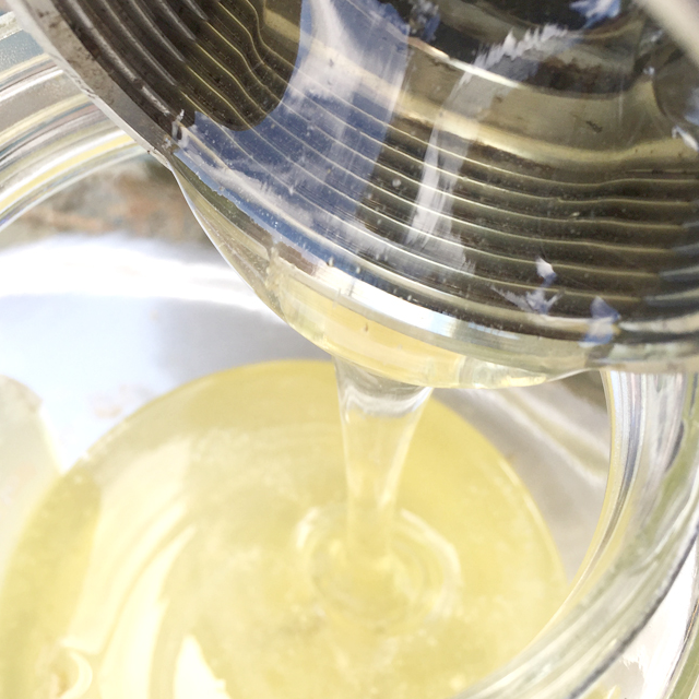 자연이 선물한 달콤한 꿀, 지리산모향골 아카시아꿀 한 병 어때요?