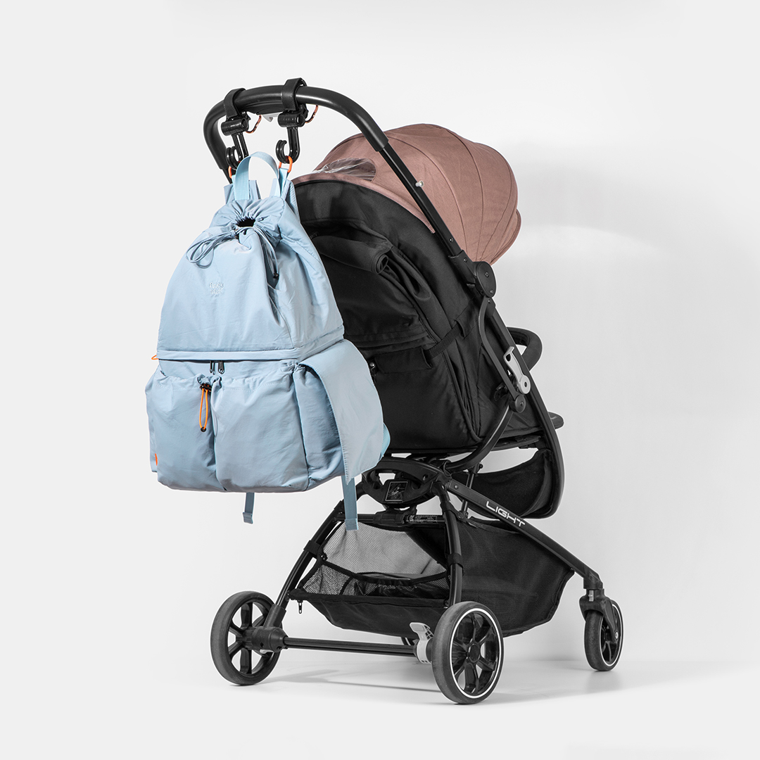 아기와 엄마 모두 만족하는 넉넉한 수납력의 기저귀 가방 추천