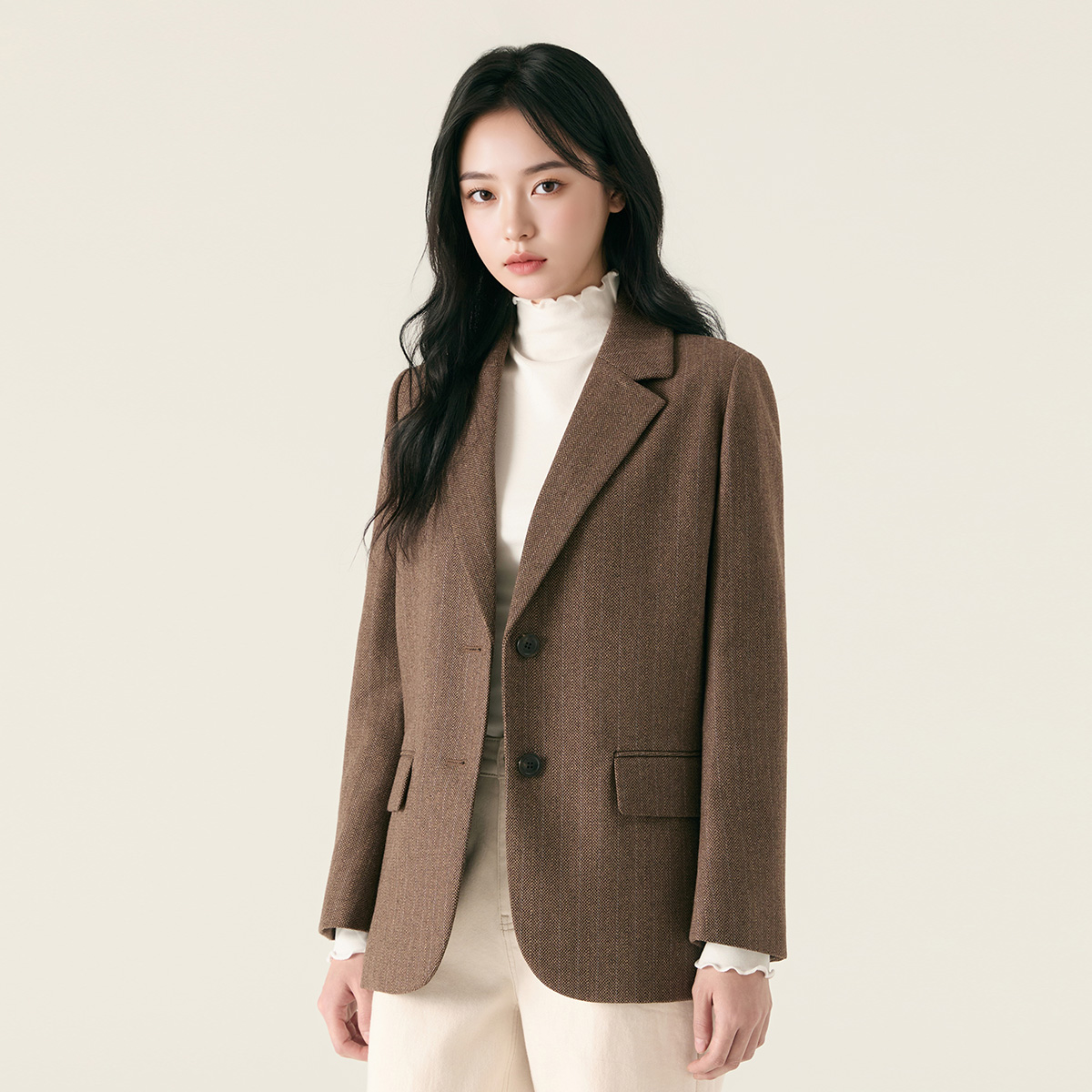 편하게 입기 좋은 로엠 울 자켓, 스타일과 따뜻함을 동시에 챙기세요!