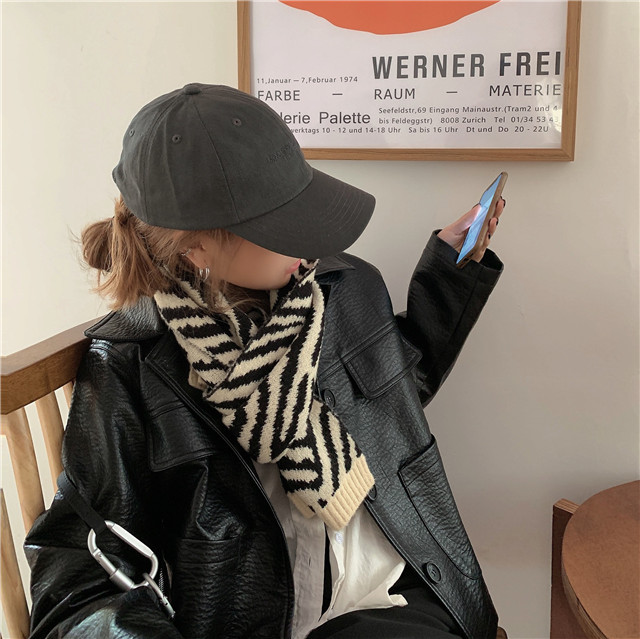 일상 속 따뜻함을 더하는 지브 니트 목도리, 지금 특별 할인 중이에요!