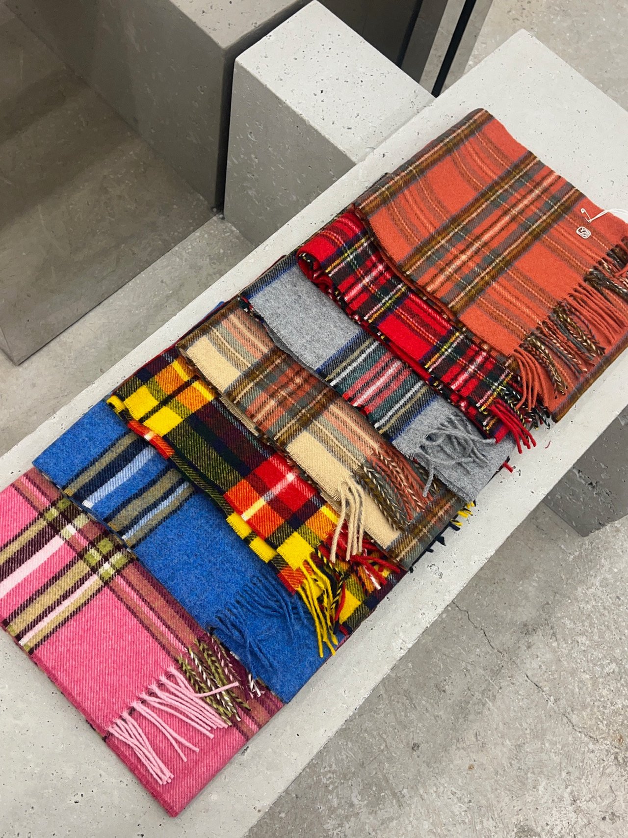 포근하고 멋스러운 체크 머플러, 따뜻하게 연출하는 방법