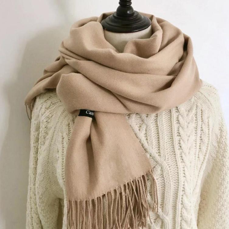 가을과 겨울에 딱 어울리는 남녀용 목도리, 따뜻하게 연출하세요!