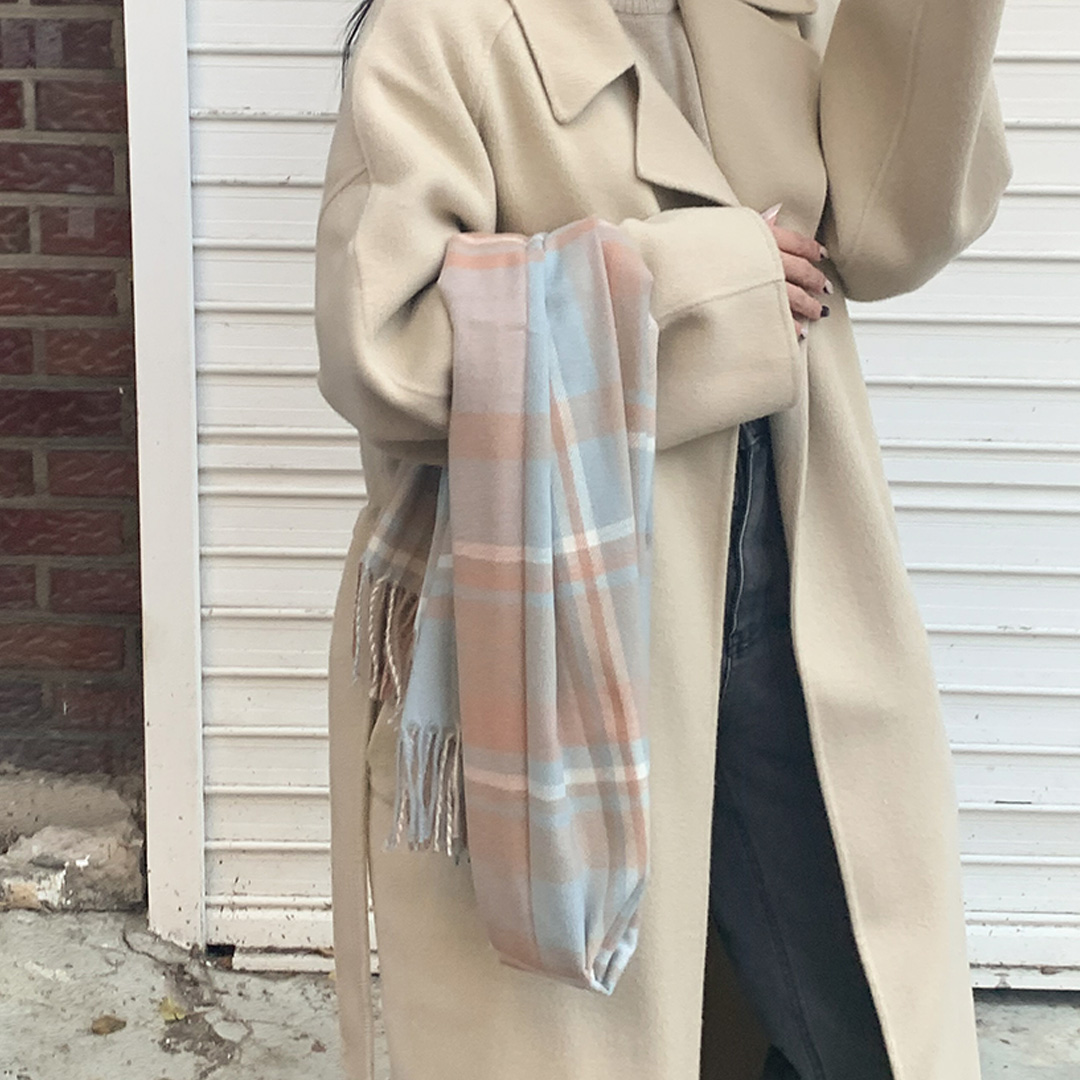 포근하고 스타일리시한 긴 체크 목도리, 11가지 컬러로 만나보세요!