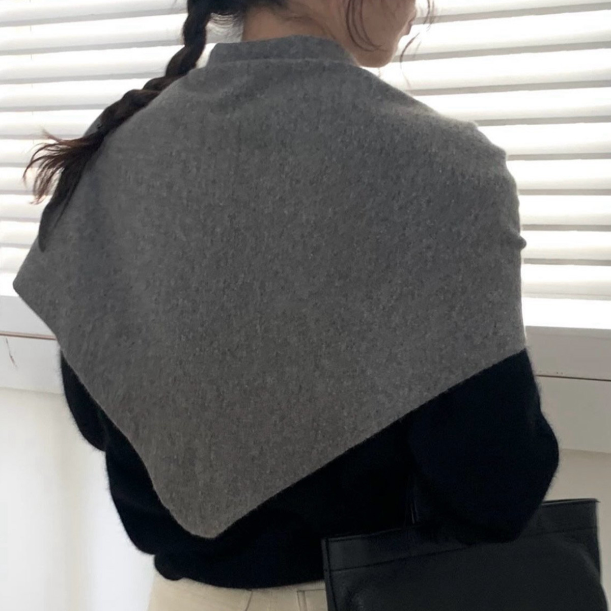 포근하고 세련된 밍크 케이프 머플러, 따뜻함과 스타일을 동시에!