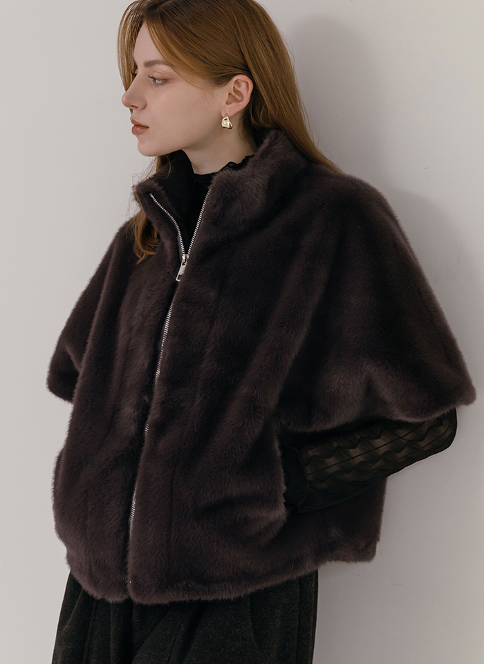 편하게 입기 좋은 반팔 집업 퍼자켓, 어떤 매력일까?