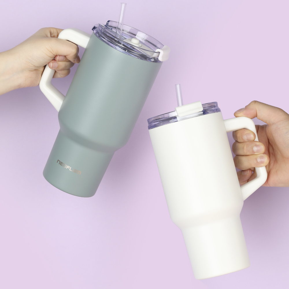 일상에서 딱 좋은 네오플램 스텐 텀블러, 깔끔한 화이트 컬러로 만나보세요!