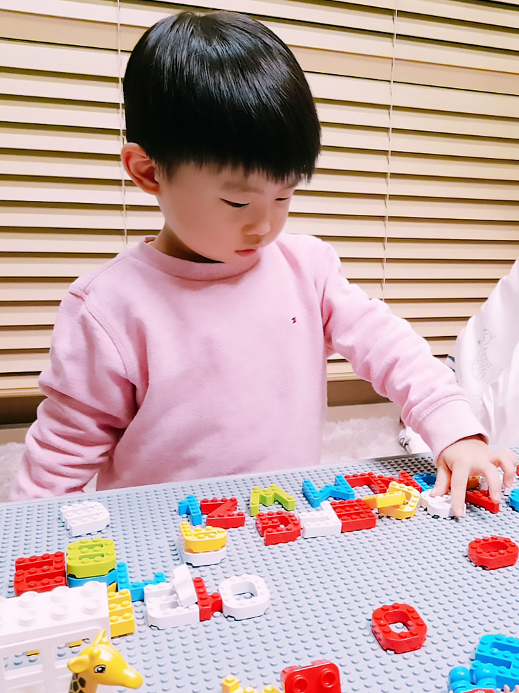 아이들이 좋아하는 글자 블록과 레고 호환 교구로 한글과 영어 숫자 쉽게 배우기
