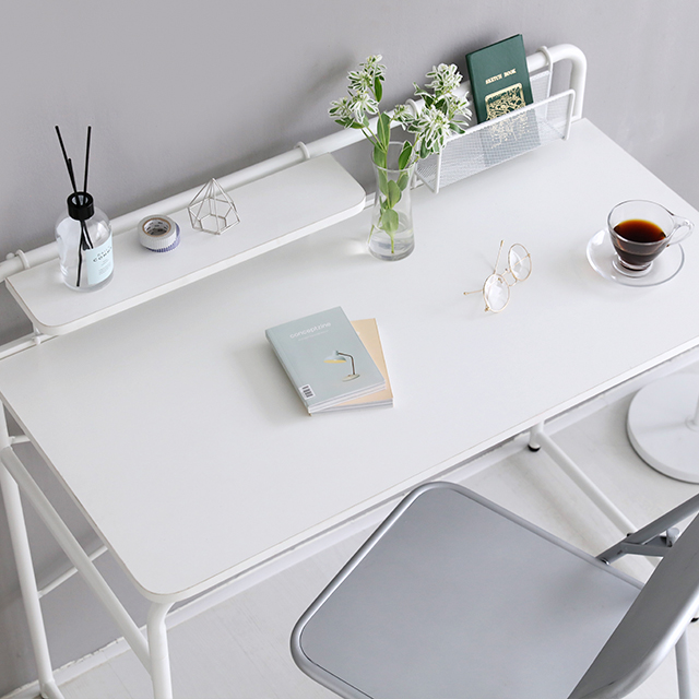 집에서 편하게 쓸 수 있는 깔끔한 책상 추천해요