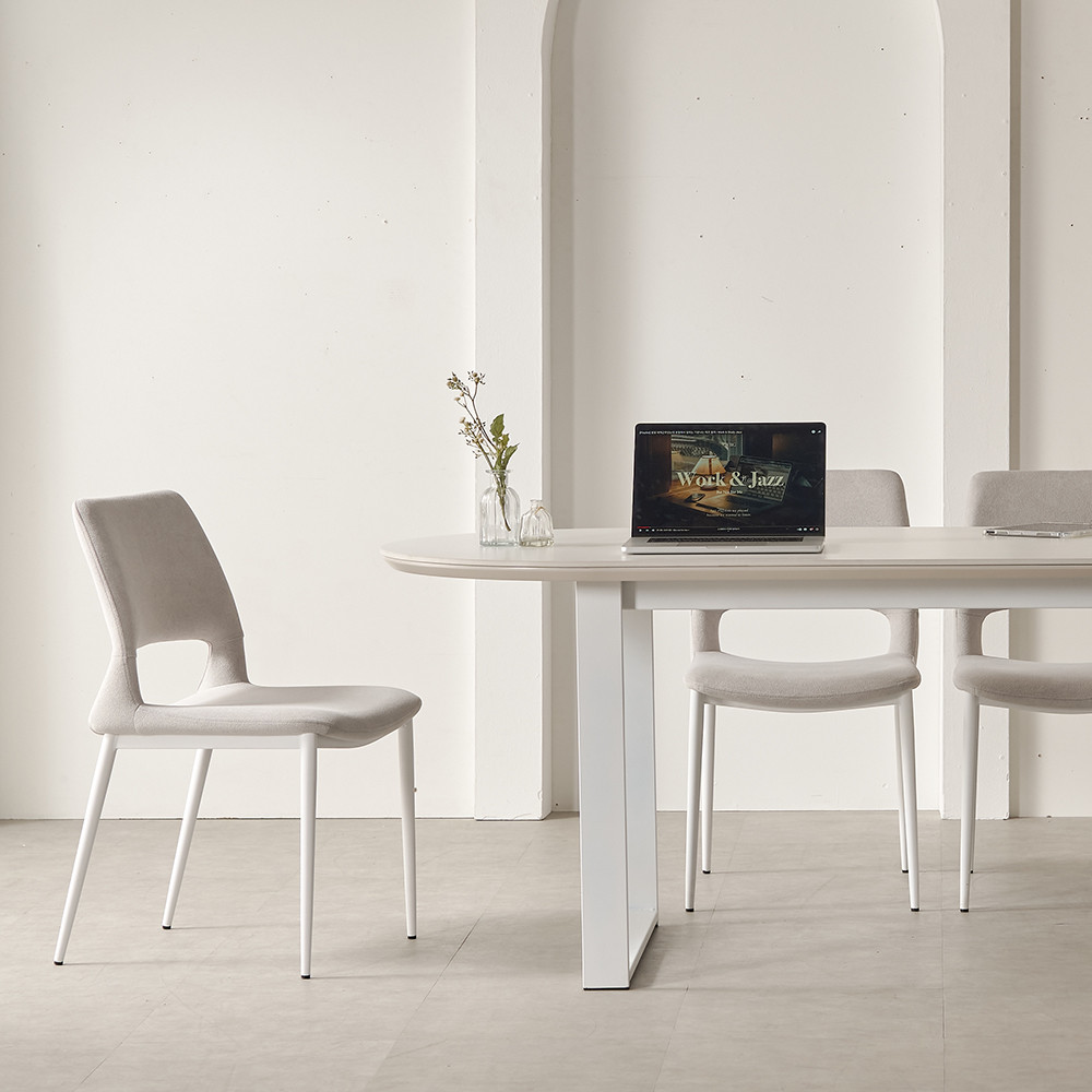 편안한 허리 지지와 깔끔한 디자인의 식탁의자 추천