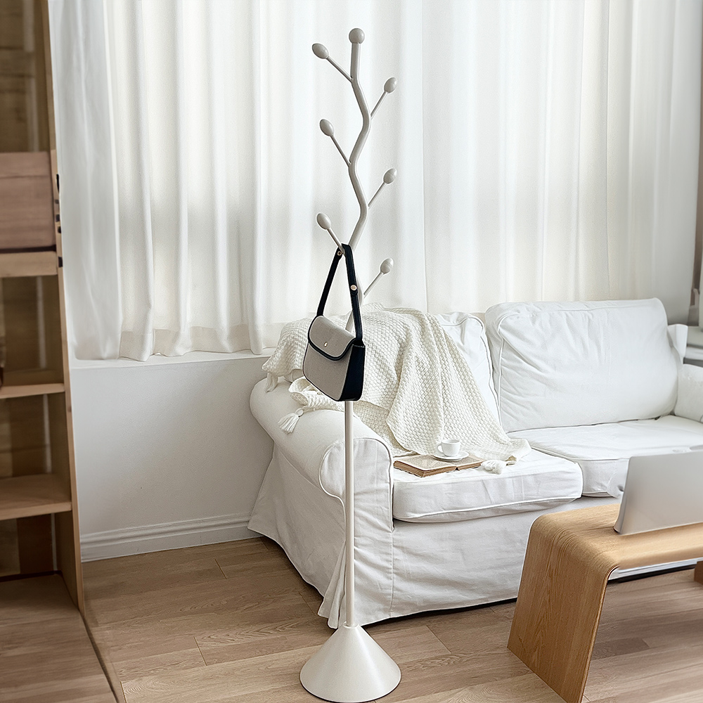 튼튼하고 실용적인 가지형 철제 옷걸이, 집안 정리의 필수템!