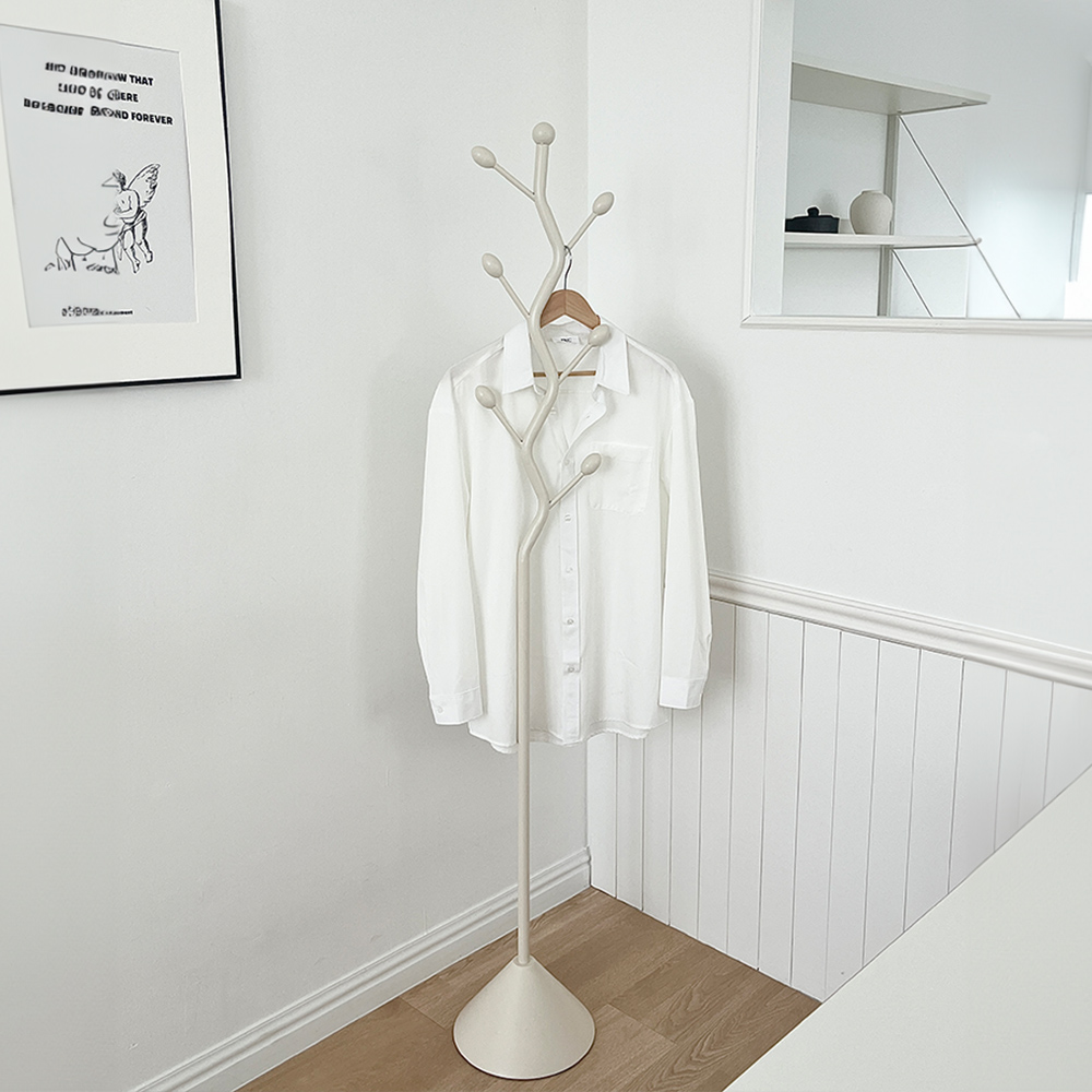 튼튼하고 깔끔한 철제 옷걸이, 집안 정리의 필수템!