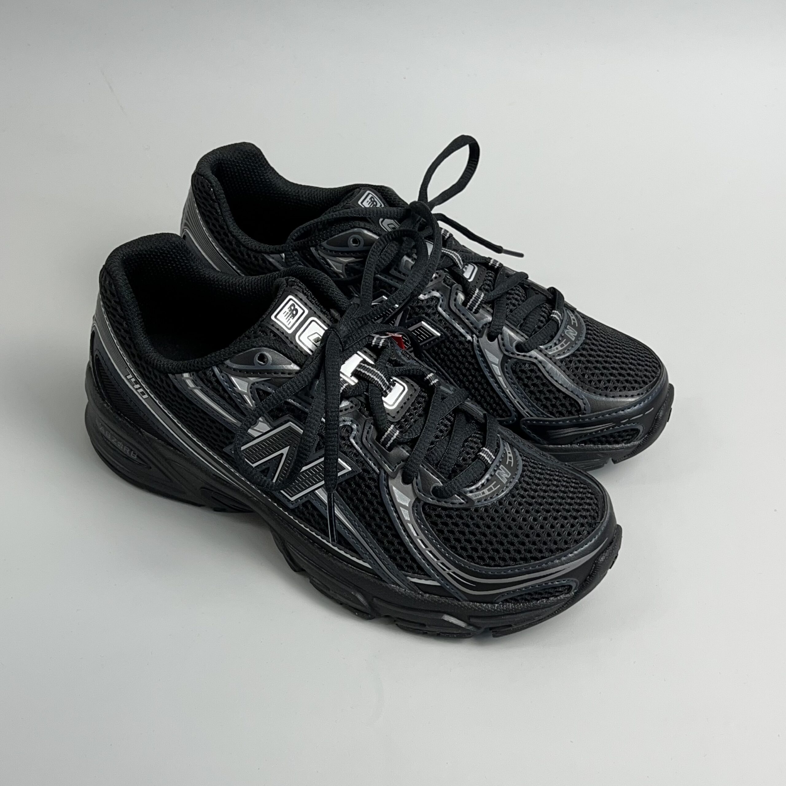 편하게 신고 싶은 뉴발란스 740 운동화, 색상별로 어떤 게 좋을까?