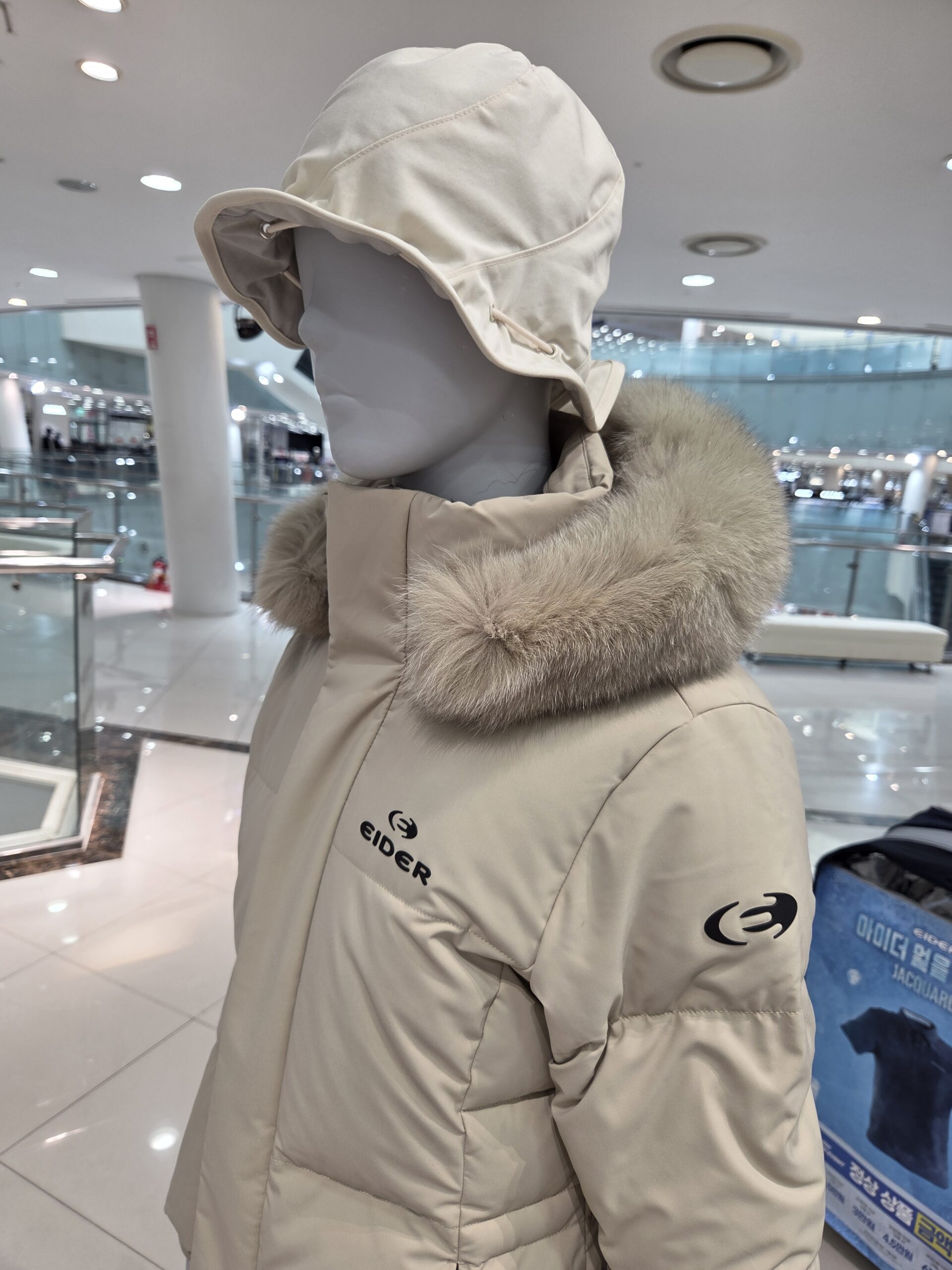 따뜻하고 스타일리시하게! 여성 겨울 방풍 롱 다운 자켓 추천