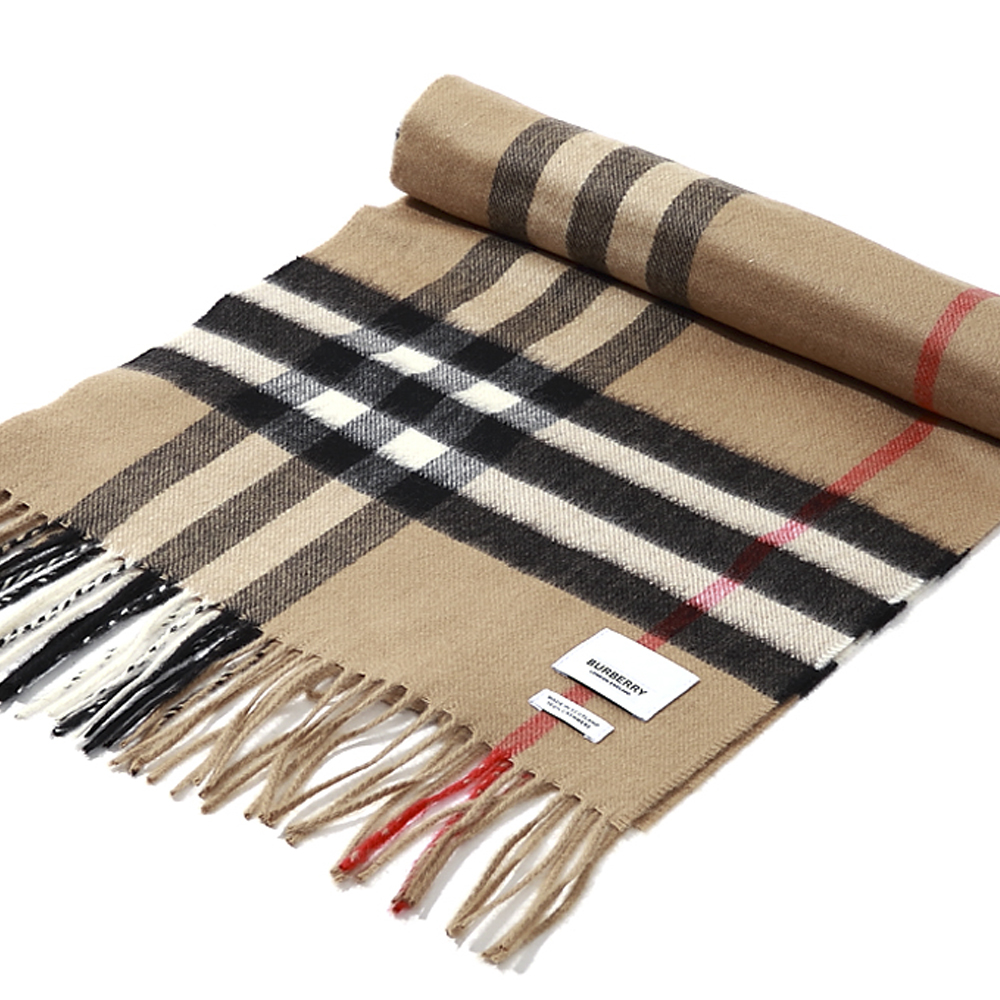 편하게 입기 좋은 버버리 캐시미어 목도리, 남녀 모두 어울려요!