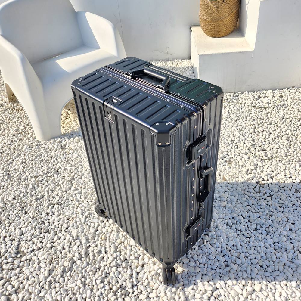 여행이 더 즐거워지는 가볍고 튼튼한 캐리어 추천!