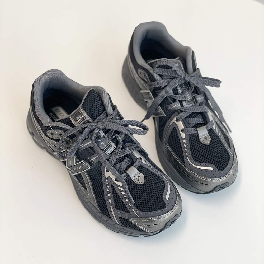 편하게 신을 수 있는 여성용 키높이 운동화, 뉴발란스 1906 팬텀 블랙 추천해요!