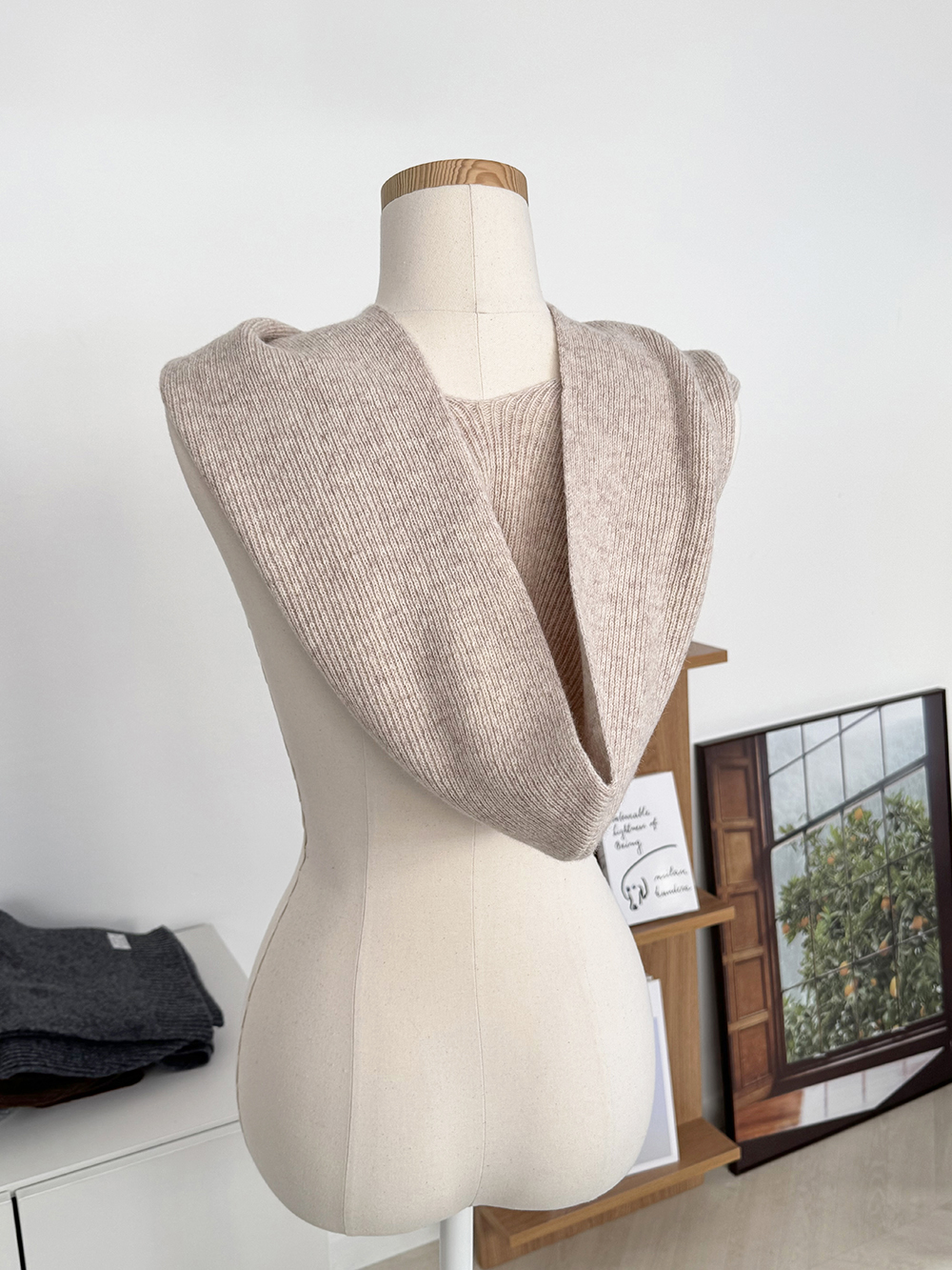 포근하고 스타일리시한 울 머플러와 후드, 니트 목도리 추천