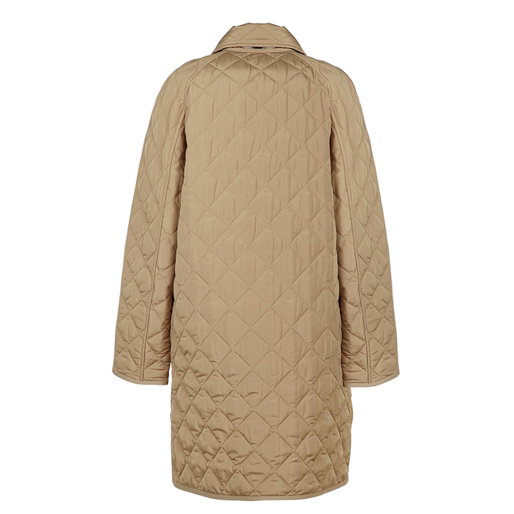 편안하면서도 세련된 여성용 퀼팅 코트, 버버리 뉴 타이팅 디자인 소개