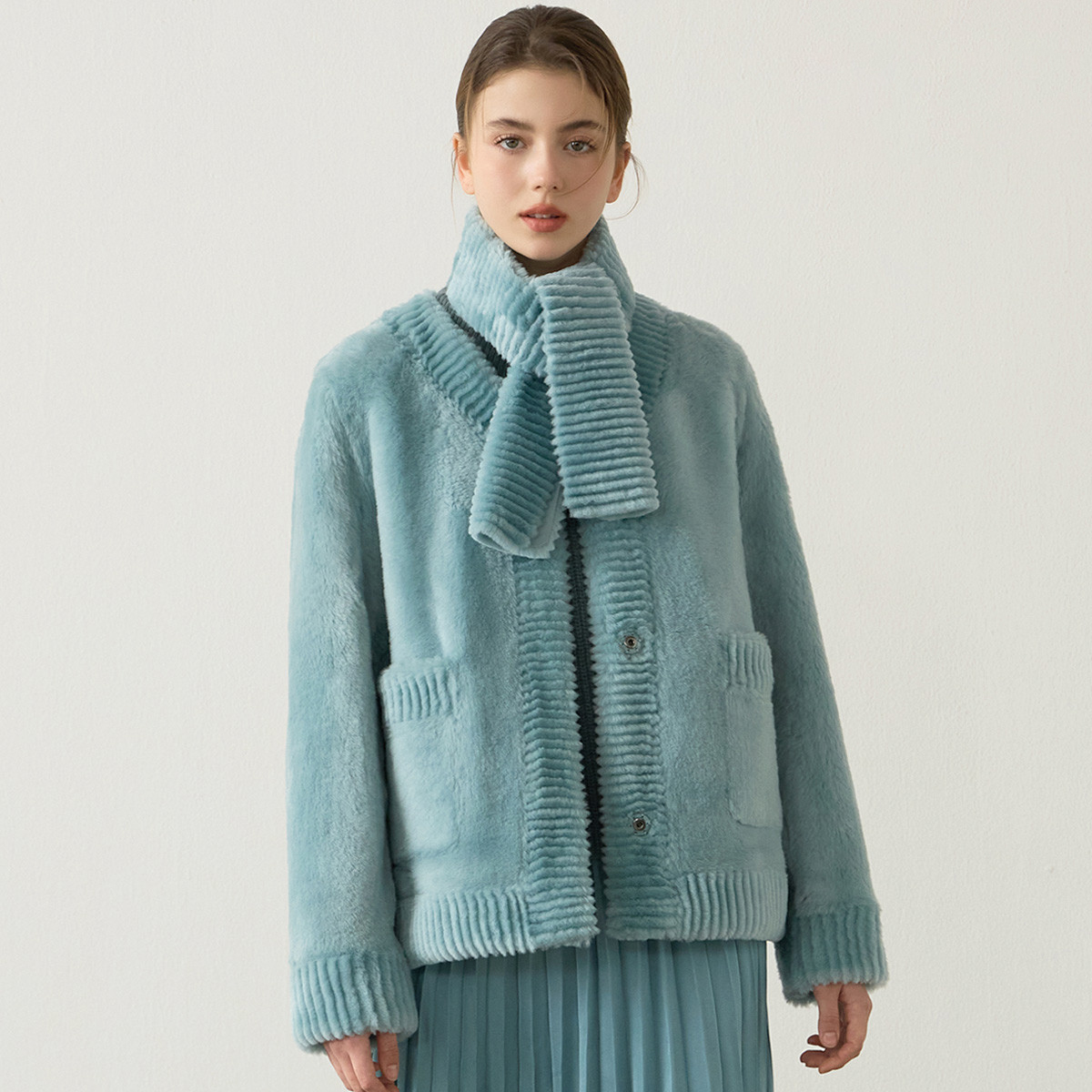 편안하면서도 멋스러운 스페인 시어링 무스탕 재킷과 머플러 추천!