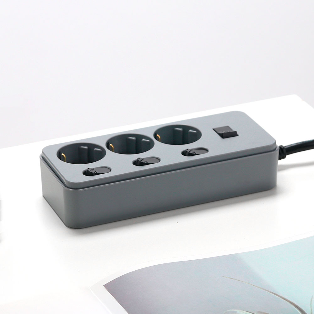 집에서도 편리하게 사용하는 16A 국산 멀티탭, 디자인도 깔끔하게!
