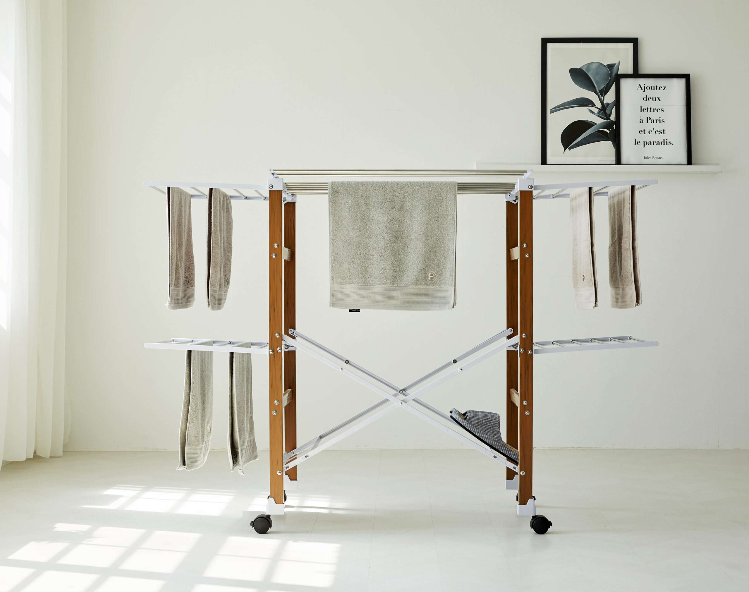 튼튼하고 넉넉한 크기의 접이식 빨래 건조대, 집에서도 쉽게 사용하세요!