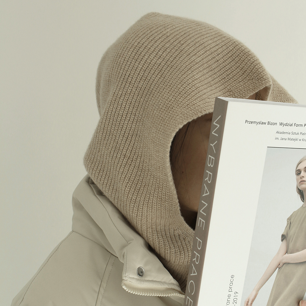 포근하고 따뜻하게, 겨울철 필수 아이템 캐시미어 니트 바라클라바 추천