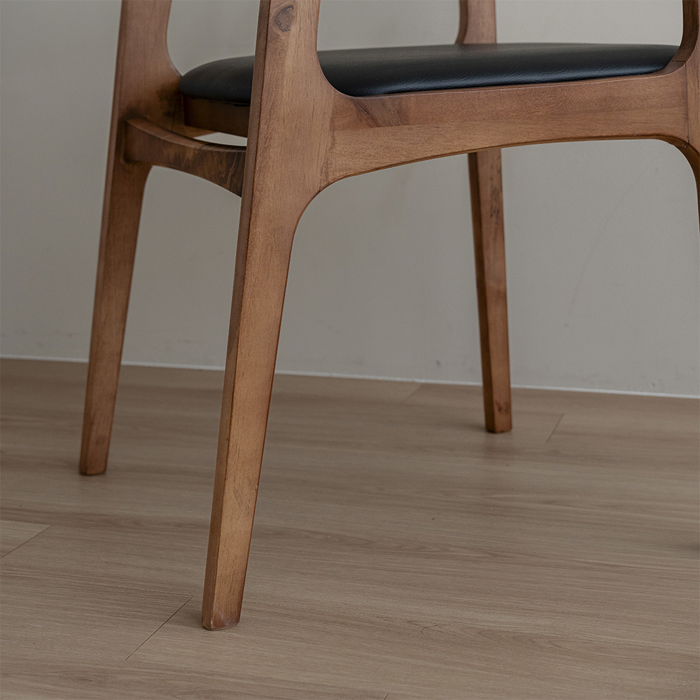 집에서도 편하게 쓸 수 있는 깔끔한 원목 식탁 의자 추천