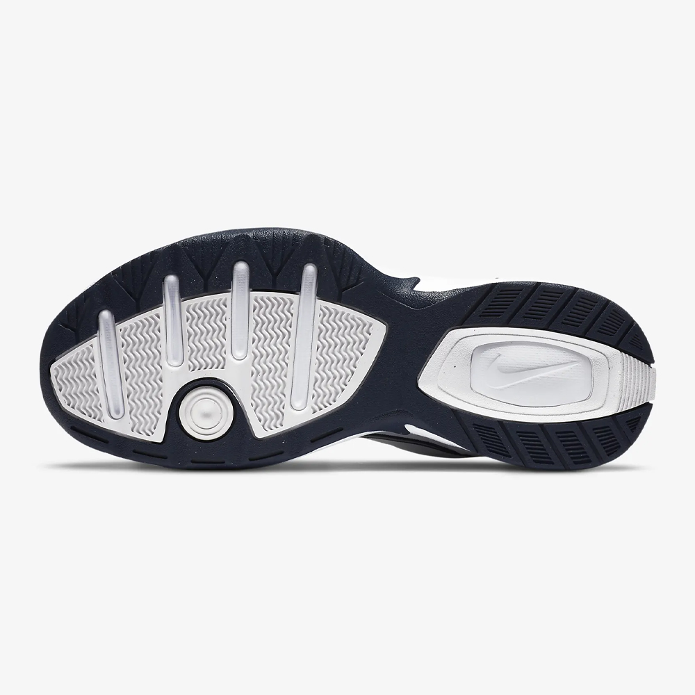 일상에서 편하게 신을 수 있는 나이키 에어 모나크4 운동화 추천