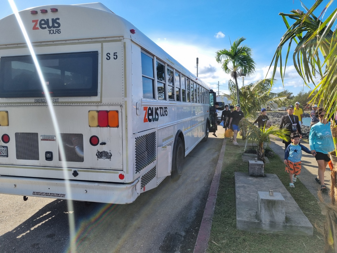 괌에서 즐기는 돌핀크루즈 체험! 돌고래와 함께하는 특별한 하루