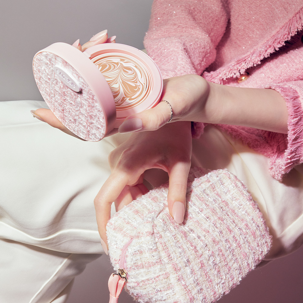 일상 속 피부 고민 해결! 에이지투웨니스 블루밍 트위드 에센스 팩트 추천