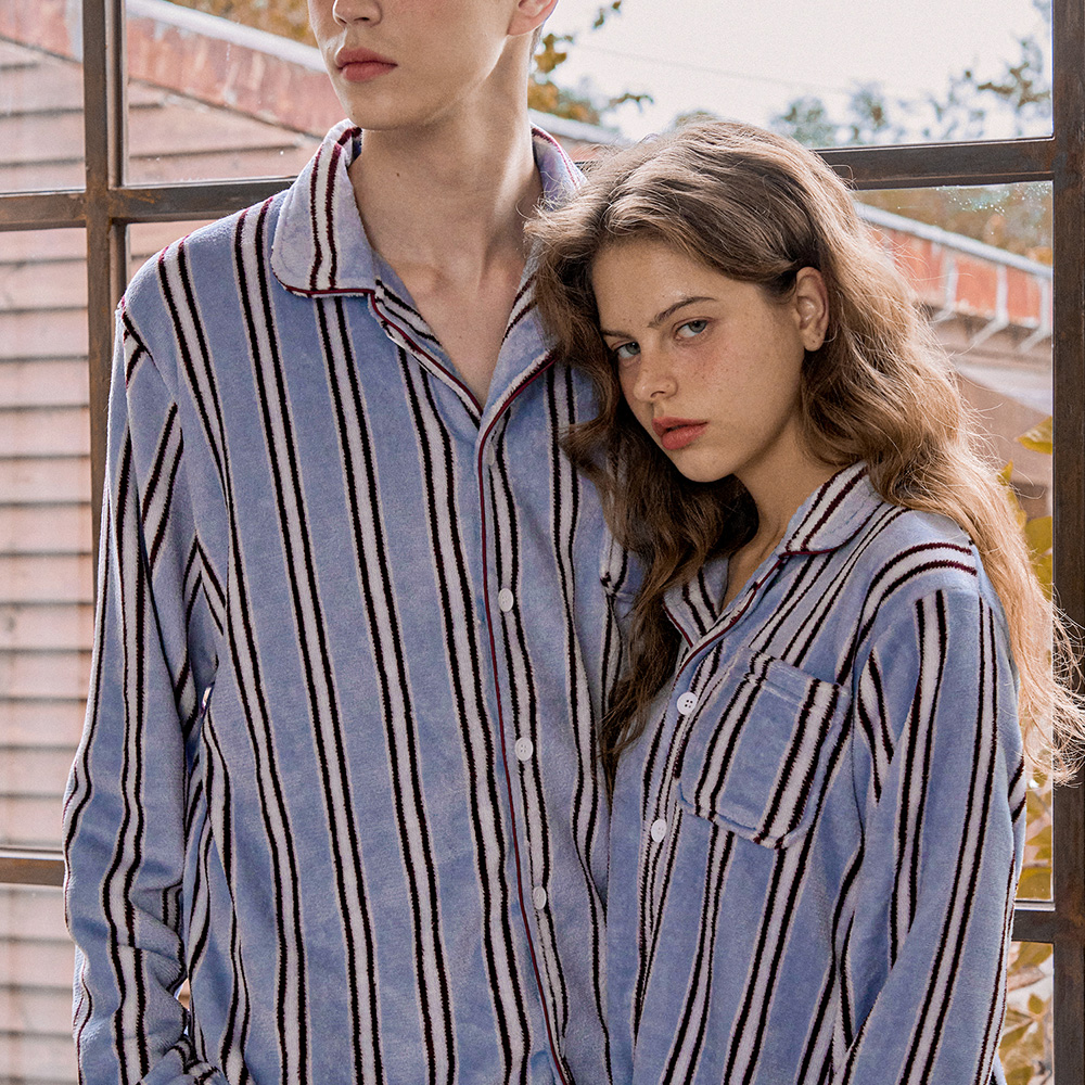 포근하고 스타일리시한 벨벳 잠옷 세트로 편안한 밤 보내기