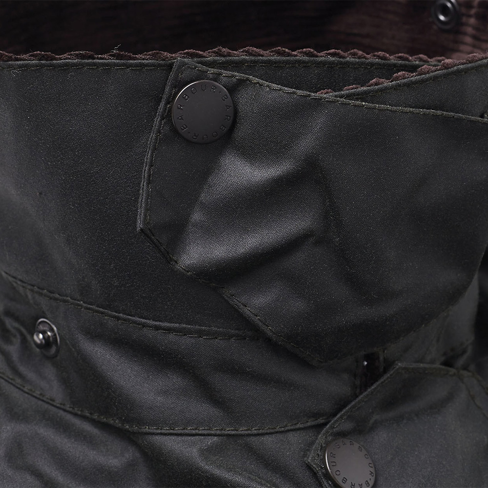 남녀 모두에게 잘 어울리는 왁스 자켓, 세이지 컬러로 스타일 업!