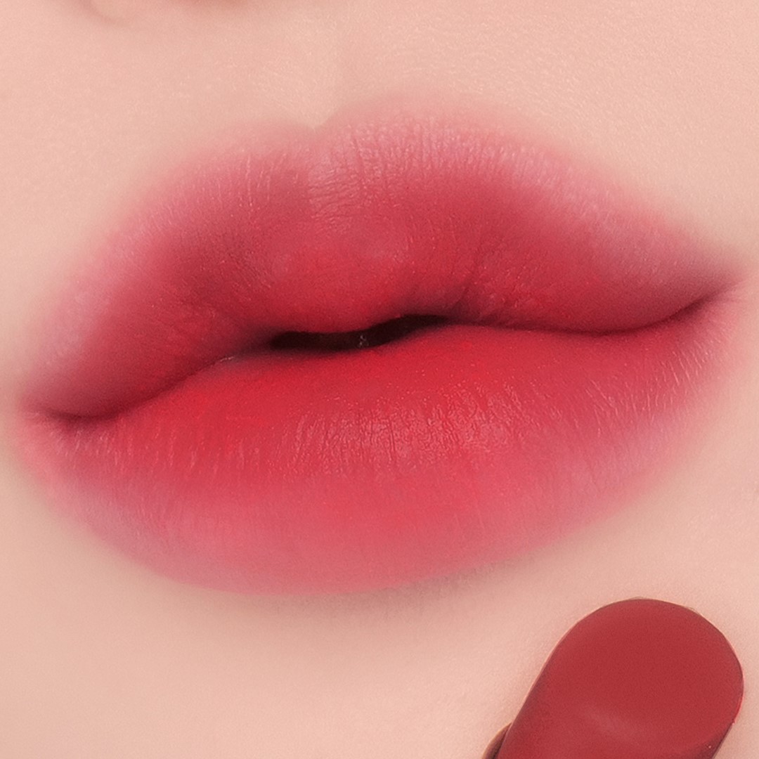 가볍고 촉촉한 립밤, 8가지 컬러로 즐기기