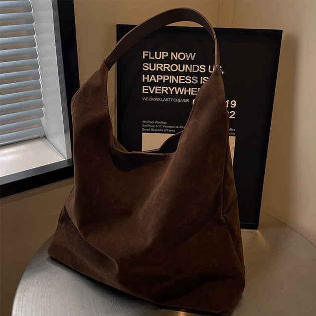 일상 속에 딱 어울리는 스웨이드 호보백, 한번 살펴보세요!