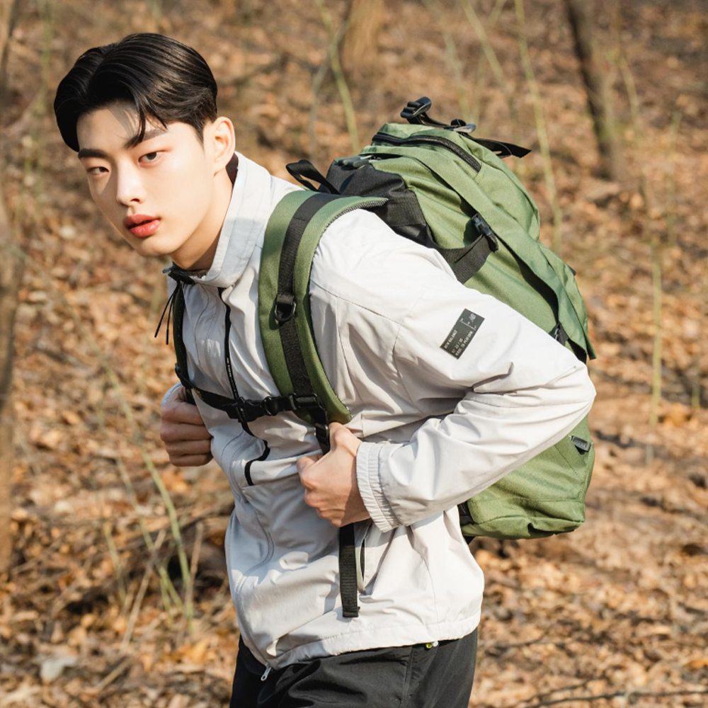 여행 가방 걱정 끝! 넉넉한 용량의 방수 배낭으로 편하게 떠나보세요