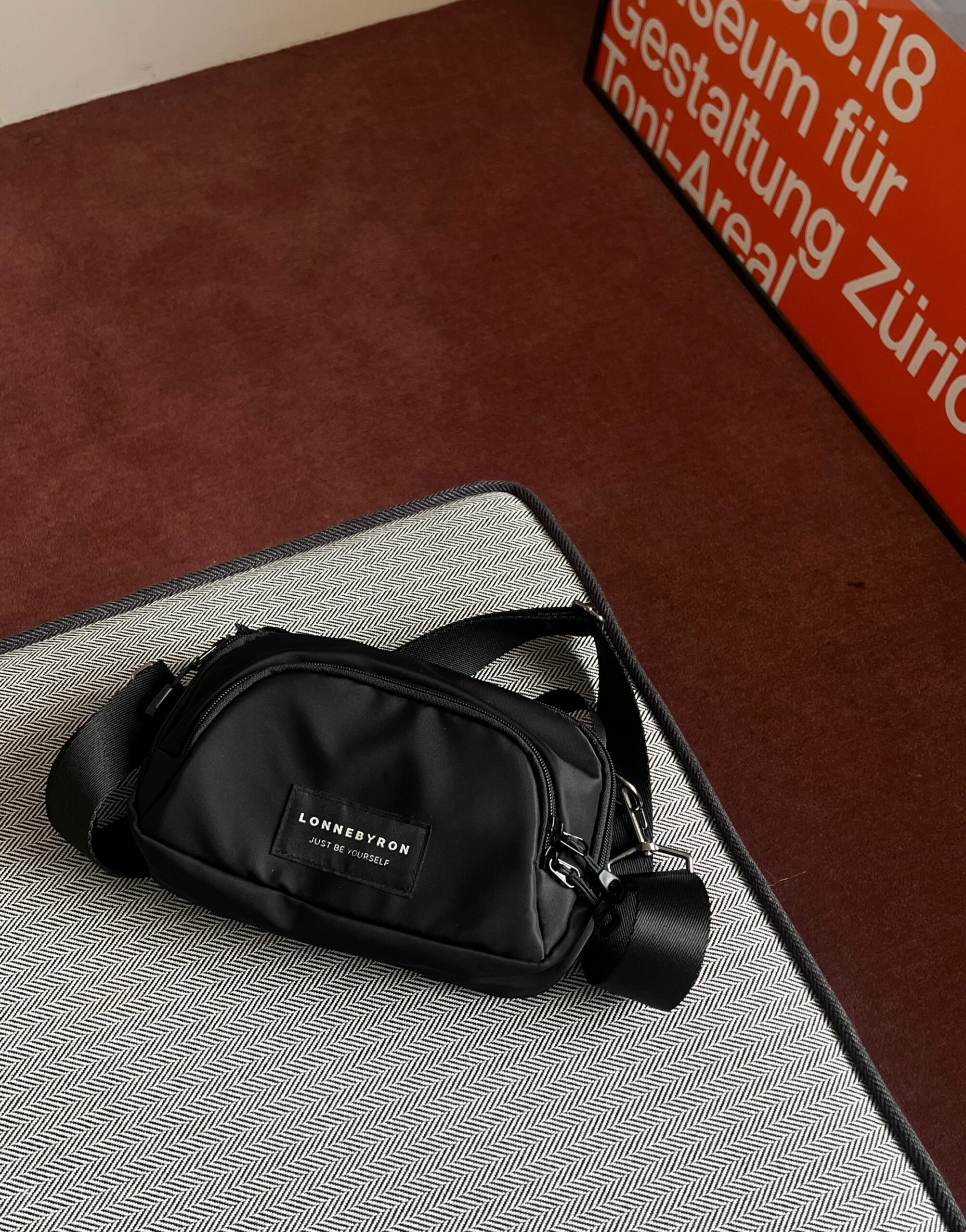 여행 갈 때 꼭 챙기고 싶은 가볍고 실용적인 크로스백 추천!