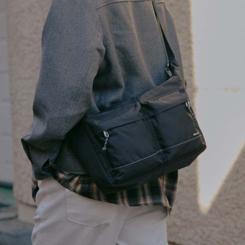 일상 속 필수 아이템! 도난 방지 크로스백으로 안전하게