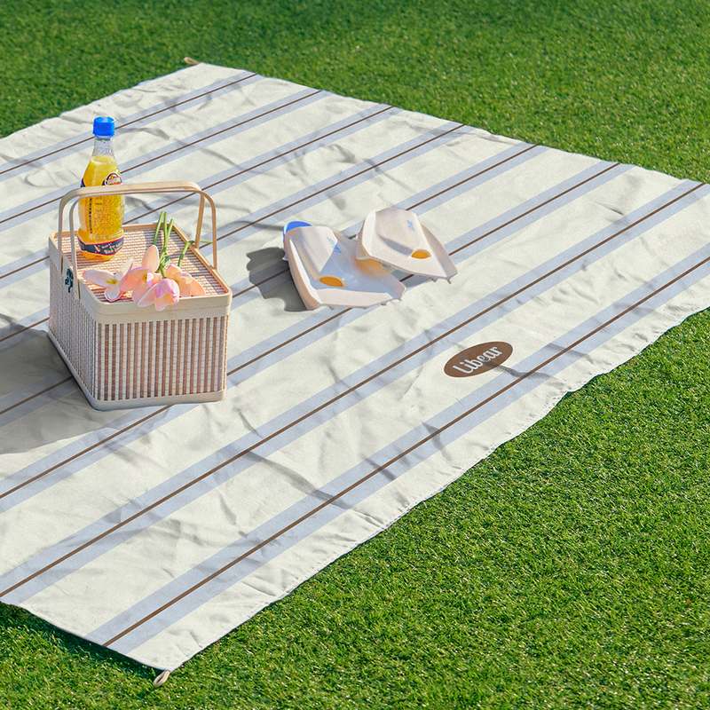 가볍고 실용적인 야외용 피크닉 매트, 어디서든 편하게 사용하세요!