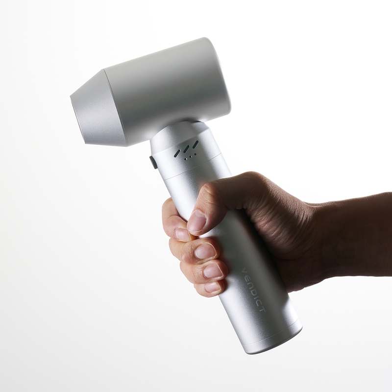 가볍고 강력한 무선 에어건으로 쉽고 빠른 세차와 캠핑 준비!