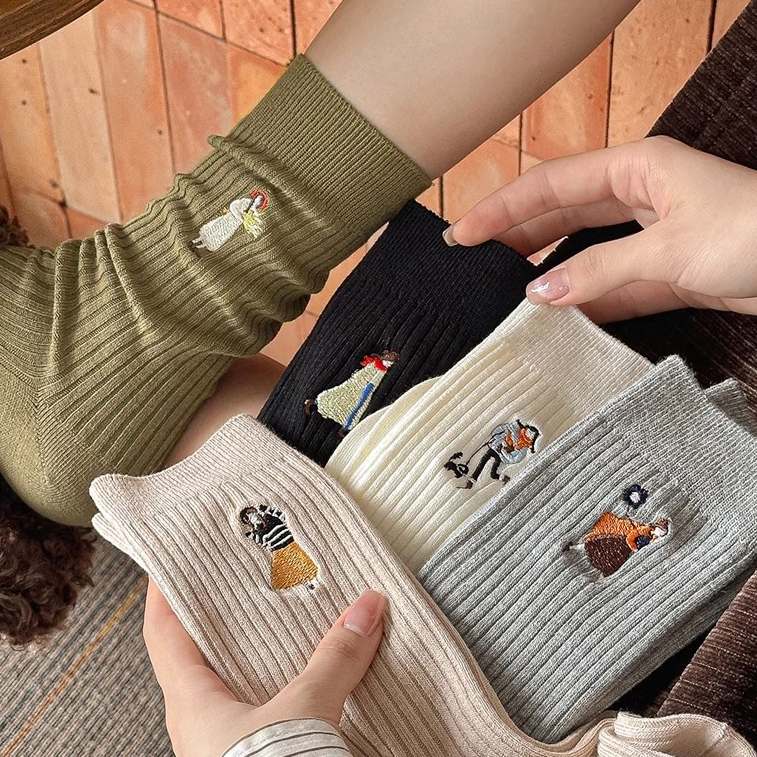 편하게 신을 수 있는 무압박 중목 양말, 어떤 옷에도 잘 어울려요!