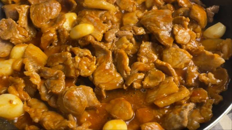 집에서 즐기는 맛있는 목살 구이, 부드럽고 풍부한 돼지고기 한 근