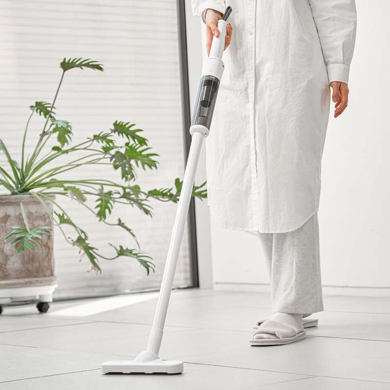 가볍고 작은 무선 청소기로 원룸도 깔끔하게 정리하세요!