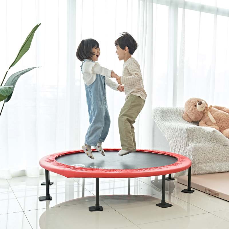 아이들이 좋아하는 실내 트램폴린, 안전하고 재미있게 즐기기!