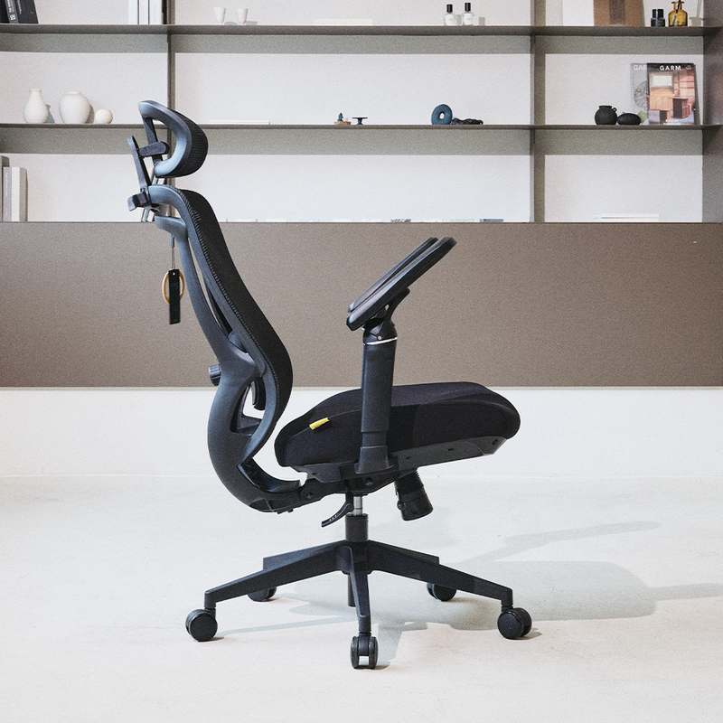 편하게 앉을 수 있는 제닉스 아레나 아크체어 6D 메쉬 게이밍 의자 추천!