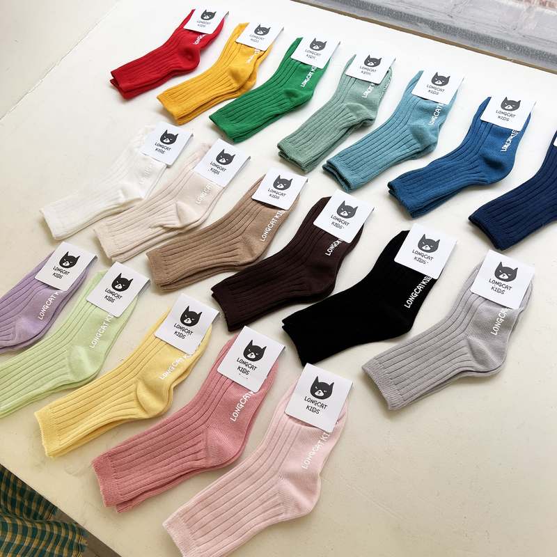 아이와 엄마가 함께 신는 귀여운 양말, 따뜻하고 미끄럼 방지까지!