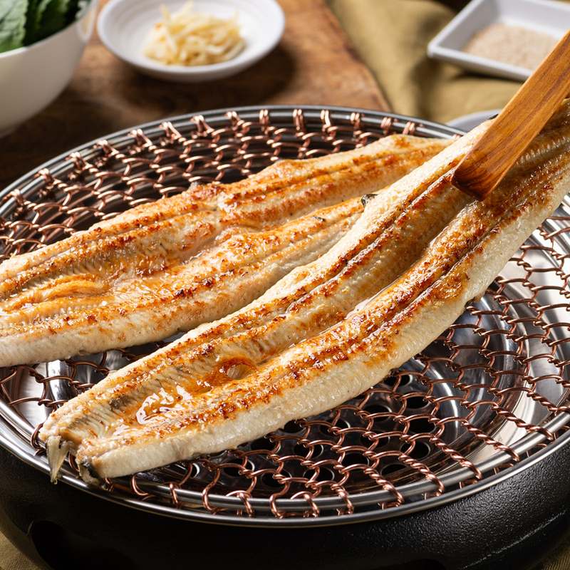 집에서 즐기는 신선한 자포니카 장어, 손질 후 700g으로 만나요!